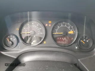 2016 Jeep Patriot Sport z VIN 1C4NJPBA9GD710860, wystawiony jako Copart lot #58269305 z przebiegiem 132 067 mil mil oraz Czysty tytuł • Clean title. Historia ofert i sprzedaży dostępna na DreamBid. Obrazek 9.