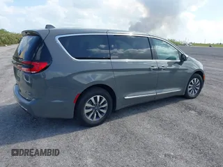 2022 Chrysler Pacifica Hybrid Limited z VIN 2C4RC1S71NR144989, wystawiony jako IAAI lot #40735375 z przebiegiem 61 361 mil mil oraz . Historia ofert i sprzedaży dostępna na DreamBid. Obrazek 4.