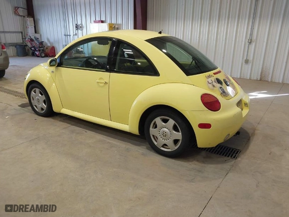 2001 Volkswagen New Beetle GLS with VIN 3VWCP21C01M423993, listed as a IAAI auction lot 41777392 with NaN miles. Bid and sale history available at carsss.com. Image 3.