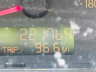 2006 Saturn ION z VIN 1G8AM15F36Z112883, wystawiony jako IAAI lot #42219902 z przebiegiem 221 769 mil mil oraz . Historia ofert i sprzedaży dostępna na DreamBid. Obrazek 16.