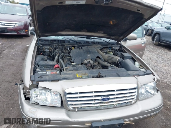 2003 Ford Crown Victoria LX z VIN 2FAFP74W13X120754, wystawiony jako IAAI lot #42212879 z przebiegiem 91 438 mil mil oraz . Historia ofert i sprzedaży dostępna na DreamBid. Obrazek 10.