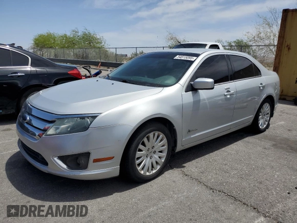 2010 Ford Fusion Hybrid z VIN 3FADP0L39AR273836, wystawiony jako Copart lot #54815095 z przebiegiem 245 960 mil mil oraz Czysty tytuł • Clean title. Historia ofert i sprzedaży dostępna na DreamBid. Obrazek 1.