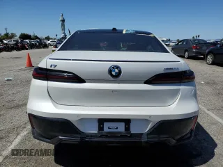 2023 BMW i7 xDrive60 z VIN WBY53EJ08PCN04974, wystawiony jako Copart lot #49995624 z przebiegiem Nie podano mil oraz . Historia ofert i sprzedaży dostępna na DreamBid. Obrazek 6.