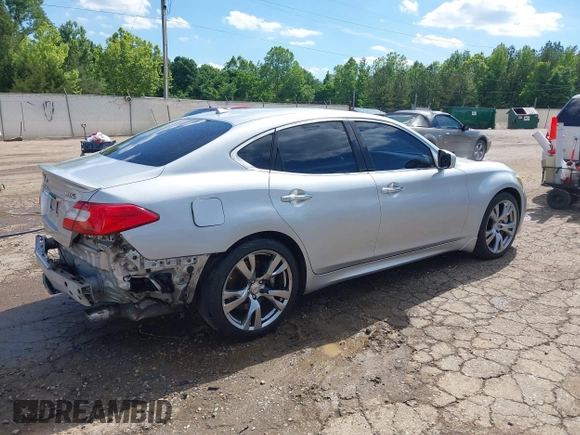 2013 Infiniti M with VIN JN1BY1AP0DM513527, listed as a IAAI auction lot 42170513 with 194,908 mi miles and . Bid and sale history available at DreamBid. Image 4.