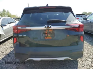 2021 Kia Seltos LX z VIN KNDEPCAA0M7097143, wystawiony jako Copart lot #54057815 z przebiegiem 59 930 mil mil oraz Szkoda całkowita • Salvage title. Historia ofert i sprzedaży dostępna na DreamBid. Obrazek 6.