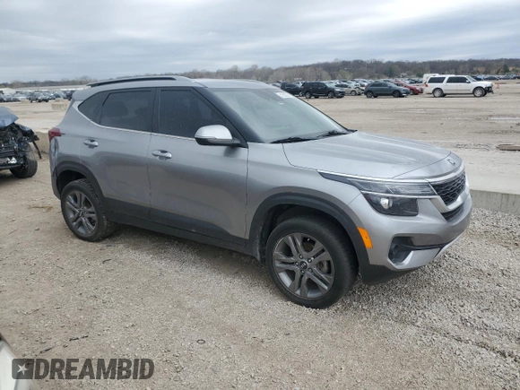2021 Kia Seltos S z VIN KNDEU2AA3M7148248, wystawiony jako Copart lot #51500265 z przebiegiem 84 898 mil mil oraz Szkoda całkowita • Salvage title. Historia ofert i sprzedaży dostępna na DreamBid. Obrazek 4.