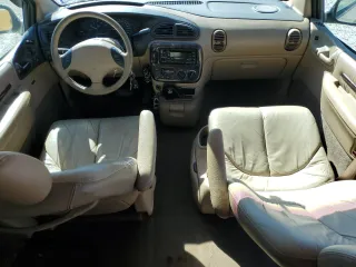 1998 Chrysler Town & Country LXi with VIN 1C4GP64LXWB644491, listed as a Copart auction lot 81560064 with 176,363 mi miles and Clean Title. Bid and sale history available at carsss.com. Image 8.