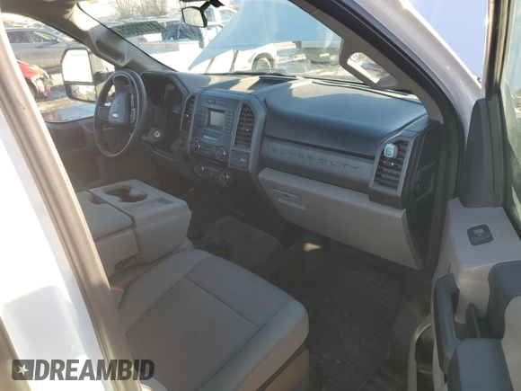2018 Ford F-250 XLT with VIN 1FTBF2B69JEC40558, listed as a Copart auction lot 41728065 with 56,991 mi miles and Clean title. Bid and sale history available at DreamBid. Image 8.