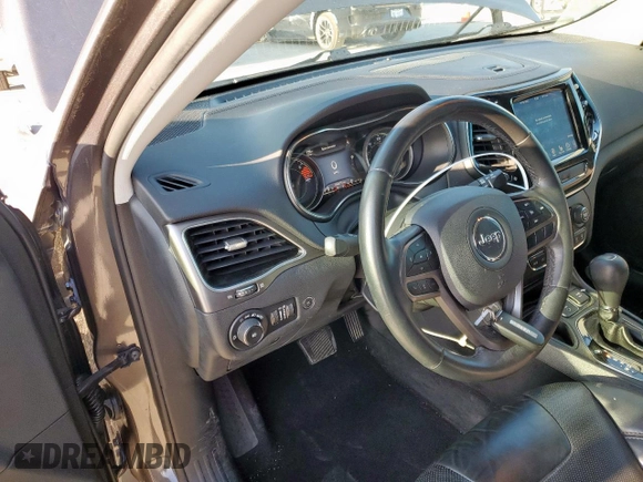 2019 Jeep Cherokee Limited z VIN 1C4PJLDB3KD275284, wystawiony jako Copart lot #51653855 z przebiegiem 124 079 mil mil oraz Czysty tytuł • Clean title. Historia ofert i sprzedaży dostępna na DreamBid. Obrazek 8.