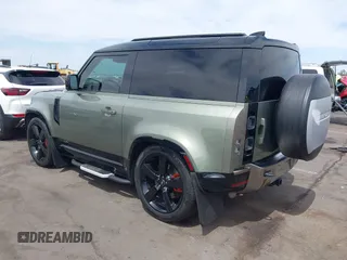 2021 Land Rover Defender z VIN SALEX6RU9M2052319, wystawiony jako IAAI lot #42378394 z przebiegiem 30 822 mil mil oraz . Historia ofert i sprzedaży dostępna na DreamBid. Obrazek 3.