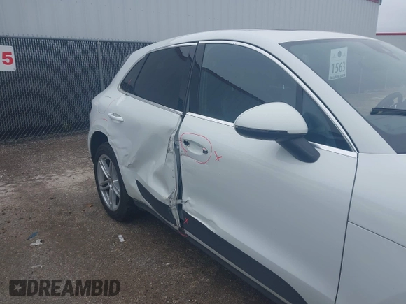 2017 Porsche Macan S with VIN WP1AB2A53HLB17889, listed as a IAAI auction lot 41871069 with 63,105 mi miles and . Bid and sale history available at DreamBid. Image 6.