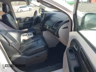 2012 Chrysler Town & Country Touring z VIN 2C4RC1BG6CR213480, wystawiony jako IAAI lot #41887256 z przebiegiem 153 200 mil mil oraz . Historia ofert i sprzedaży dostępna na DreamBid. Obrazek 5.