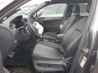 2022 Volkswagen Tiguan SE R-Line Black z VIN 3VV8B7AX7NM103911, wystawiony jako Copart lot #52364135 z przebiegiem 54 375 mil mil oraz Szkoda całkowita • Salvage title. Historia ofert i sprzedaży dostępna na DreamBid. Obrazek 7.