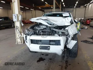 2021 Toyota 4Runner SR5 z VIN JTEMU5JR0M5902037, wystawiony jako IAAI lot #41998628 z przebiegiem 102 931 mil mil oraz . Historia ofert i sprzedaży dostępna na DreamBid. Obrazek 13.