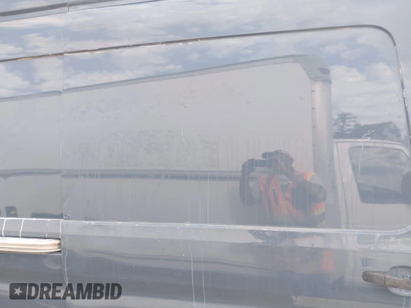 2019 Ford Transit z VIN 1FTYR3XMXKKB33312, wystawiony jako IAAI lot #42253712 z przebiegiem 68 590 mil mil oraz . Historia ofert i sprzedaży dostępna na DreamBid. Obrazek 13.