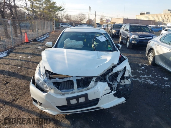 2018 Nissan Altima 2.5 S with VIN 1N4AL3AP2JC225714, listed as a IAAI auction lot 41200103 with 34,126 mi miles. Bid and sale history available at carsss.com. Image 12.