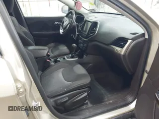 2014 Jeep Cherokee Latitude z VIN 1C4PJMCB0EW291782, wystawiony jako IAAI lot #42124092 z przebiegiem 170 265 mil mil oraz . Historia ofert i sprzedaży dostępna na DreamBid. Obrazek 5.