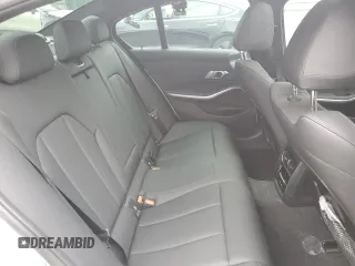 2021 BMW 3 Series 330i xDrive z VIN 3MW5R7J01M8C09484, wystawiony jako Copart lot #59128455 z przebiegiem 43 059 mil mil oraz Szkoda całkowita • Salvage title. Historia ofert i sprzedaży dostępna na DreamBid. Obrazek 10.
