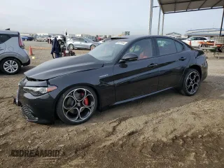 2024 Alfa Romeo Giulia Veloce z VIN ZARFAMBN1R7683506, wystawiony jako Copart lot #84331444 z przebiegiem Nie podano mil oraz Szkoda całkowita • Salvage title. Historia ofert i sprzedaży dostępna na DreamBid. Obrazek 1.