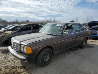 1984 Mercedes-Benz 300 D with VIN WDBAB33A9EA067572, listed as a Copart auction lot 79063724 with 175,663 mi miles and Salvage Title. Bid and sale history available at DreamBid. Image 1.