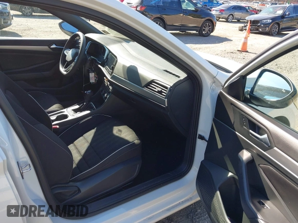 2023 Volkswagen Jetta Sport z VIN 3VWBM7BU2PM034287, wystawiony jako IAAI lot #41742935 z przebiegiem 32 818 mil mil oraz . Historia ofert i sprzedaży dostępna na DreamBid. Obrazek 5.