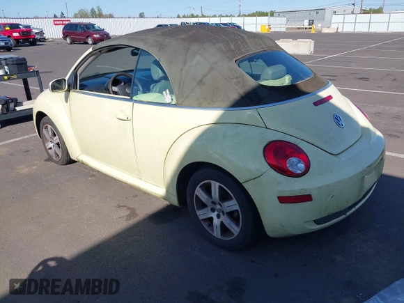 2006 Volkswagen Beetle z VIN 3VWRF31Y56M309056, wystawiony jako IAAI lot #42036172 z przebiegiem 129 106 mil mil oraz . Historia ofert i sprzedaży dostępna na DreamBid. Obrazek 3.