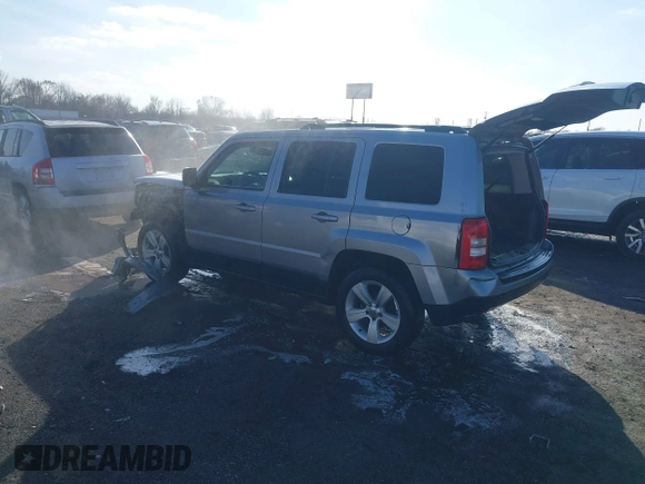 2016 Jeep Patriot Latitude z VIN 1C4NJPFB6GD789150, wystawiony jako IAAI lot #41580696 z przebiegiem 156 848 mil mil oraz . Historia ofert i sprzedaży dostępna na DreamBid. Obrazek 3.
