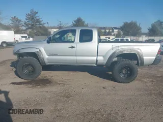 2006 Toyota Tacoma with VIN 5TEUU42N86Z253260, listed as a IAAI auction lot 41628070 with 194,352 mi miles. Bid and sale history available at carsss.com. Image 12.
