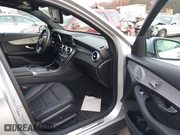 2020 Mercedes-Benz GLC 300 z VIN W1N0G8EB6LF824678, wystawiony jako IAAI lot #40951014 z przebiegiem 46 473 mil mil oraz . Historia ofert i sprzedaży dostępna na DreamBid. Obrazek 5.