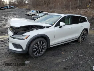 2020 Volvo V60 z VIN YV4102WK6L1033394, wystawiony jako Copart lot #86583384 z przebiegiem 26 428 mil mil oraz Szkody całkowita. Historia ofert i sprzedaży dostępna na DreamBid. Obrazek 1.