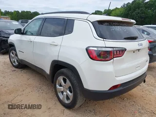2018 Jeep Compass Latitude with VIN 3C4NJCBB6JT286573, listed as a IAAI auction lot 42302783 with 30,124 mi miles and . Bid and sale history available at DreamBid. Image 3.