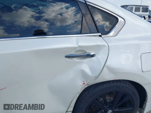 2017 Nissan Altima SV z VIN 1N4AL3AP3HC476185, wystawiony jako IAAI lot #40580202 z przebiegiem 118 710 mil mil oraz . Historia ofert i sprzedaży dostępna na DreamBid. Obrazek 17.