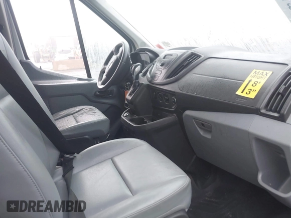 2019 Ford Transit z VIN 1FTBW2CM9KKA40635, wystawiony jako IAAI lot #41660193 z przebiegiem 54 244 mil mil oraz . Historia ofert i sprzedaży dostępna na DreamBid. Obrazek 5.