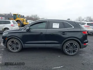 2017 Lincoln MKC Reserve with VIN 5LMTJ3DH4HUL32550, listed as a IAAI auction lot 41961355 with 60,104 mi miles. Bid and sale history available at carsss.com. Image 14.