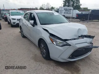 2019 Toyota Yaris Sedan L with VIN 3MYDLBYV0KY507141, listed as a IAAI auction lot 41880681 with 152,644 mi miles. Bid and sale history available at carsss.com. Image 1.