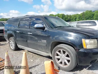 2011 Chevrolet Suburban LT z VIN 1GNSCJE0XBR133465, wystawiony jako IAAI lot #42294755 z przebiegiem 328 824 mil mil oraz . Historia ofert i sprzedaży dostępna na DreamBid. Obrazek 13.
