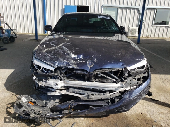 2018 BMW 5 Series 530i z VIN WBAJA5C50JG898675, wystawiony jako Copart lot #51188145 z przebiegiem Nie podano mil oraz Szkody całkowita. Historia ofert i sprzedaży dostępna na DreamBid. Obrazek 5.