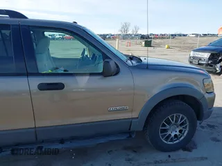 2006 Ford Explorer XLT with VIN 1FMEU73E66UB73562, listed as a IAAI auction lot 41923362 with 157,899 mi miles. Bid and sale history available at carsss.com. Image 14.