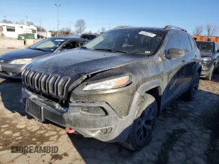 2015 Jeep Cherokee Trailhawk with VIN 1C4PJMBB9FW616061, listed as a Copart auction lot 44382275 with 68,567 mi miles and Salvage Title. Bid and sale history available at carsss.com. Image 1.
