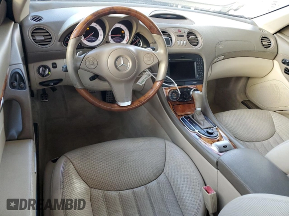 2011 Mercedes-Benz SL 550 z VIN WDBSK7BAXBF161245, wystawiony jako Copart lot #77153164 z przebiegiem 100 997 mil mil oraz Szkoda całkowita • Salvage title. Historia ofert i sprzedaży dostępna na DreamBid. Obrazek 8.