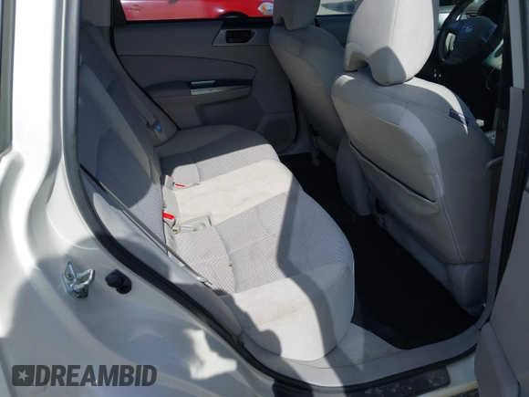 2011 Subaru Forester X z VIN JF2SHABCXBH775202, wystawiony jako IAAI lot #41982420 z przebiegiem 130 053 mil mil oraz . Historia ofert i sprzedaży dostępna na DreamBid. Obrazek 8.
