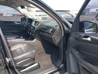 2015 Mercedes-Benz M 350 z VIN 4JGDA5JB4FA568908, wystawiony jako IAAI lot #42293069 z przebiegiem 96 266 mil mil oraz . Historia ofert i sprzedaży dostępna na DreamBid. Obrazek 5.