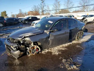 2022 Alfa Romeo Giulia Veloce with VIN ZARFANBN0N7659259, listed as a Copart auction lot 45710795 with 13,636 mi miles and Salvage Title. Bid and sale history available at carsss.com. Image 1.