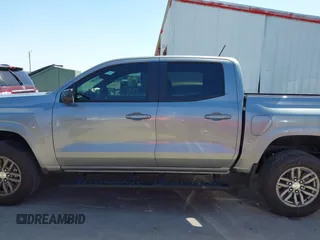 2023 Chevrolet Colorado 2WD LT z VIN 1GCPSCEK4P1231718, wystawiony jako IAAI lot #41718041 z przebiegiem 4 380 mil mil oraz . Historia ofert i sprzedaży dostępna na DreamBid. Obrazek 14.