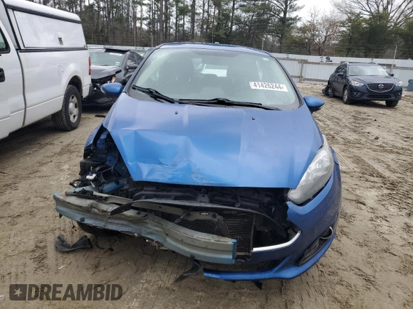 2018 Ford Fiesta Titanium z VIN 3FADP4FJ5JM111183, wystawiony jako Copart lot #41426244 z przebiegiem 77 525 mil mil oraz . Historia ofert i sprzedaży dostępna na DreamBid. Obrazek 5.