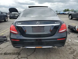 2017 Mercedes-Benz E 300 Luxury with VIN WDDZF4KB5HA045524, listed as a Copart auction lot 58699695 with 52,611 mi miles and Salvage title. Bid and sale history available at DreamBid. Image 6.