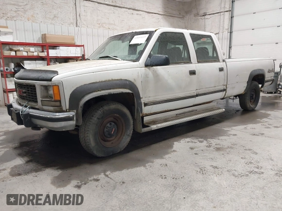 1997 GMC Sierra 3500 z VIN 1GTHK33F4VF004765, wystawiony jako IAAI lot #42053137 z przebiegiem 129 249 mil mil oraz . Historia ofert i sprzedaży dostępna na DreamBid. Obrazek 2.