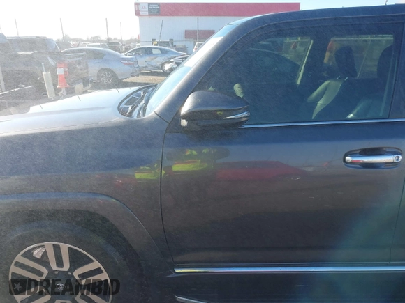 2018 Toyota 4Runner SR5 with VIN JTEBU5JR7J5543336, listed as a IAAI auction lot 41028397 with 157,997 mi miles and . Bid and sale history available at carsss.com. Image 18.