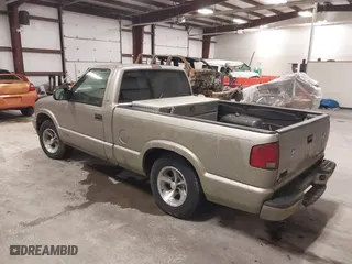 2000 Chevrolet S-10 LS with VIN 1GCCS1446YK192616, listed as a IAAI auction lot 41562966 with 289,447 mi miles. Bid and sale history available at carsss.com. Image 3.