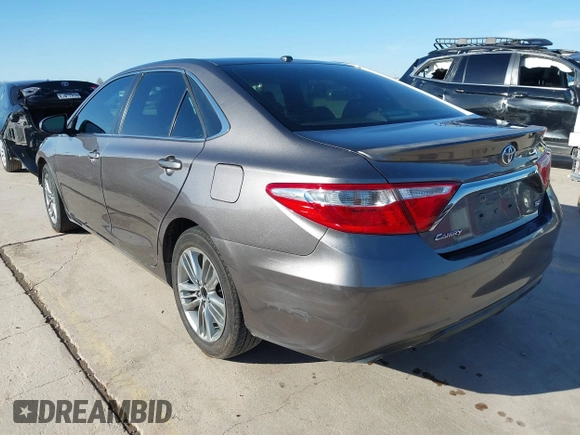 2015 Toyota Camry XLE with VIN 4T1BF1FK4FU914870, listed as a IAAI auction lot 41732333 with 177,907 mi miles. Bid and sale history available at carsss.com. Image 3.